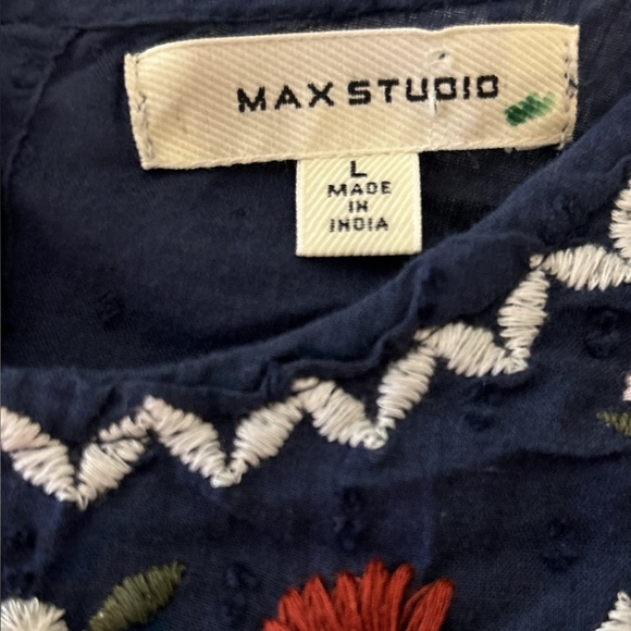 MAX STUDIO top, size Large, dark blue with embroidery.  Full sleeves, 3 buttons - Picture 3 of 8